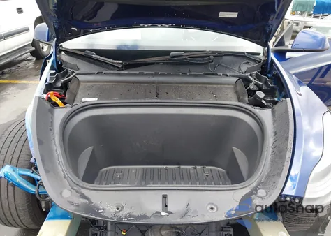 2022 Tesla Model Y Long Range Dual Motor All-Wheel Drive z USA, uszkodzony, nr VIN 7SAYGAEE4NF538480